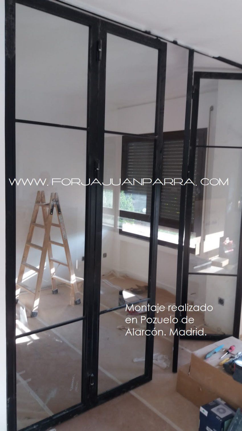 Muro cristal abatible plegable.