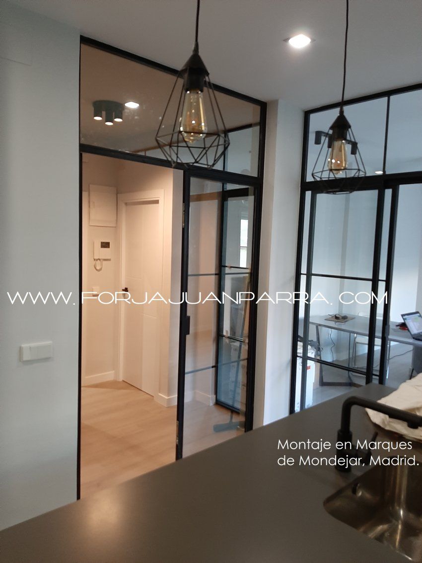 Muro de cristal con correderas