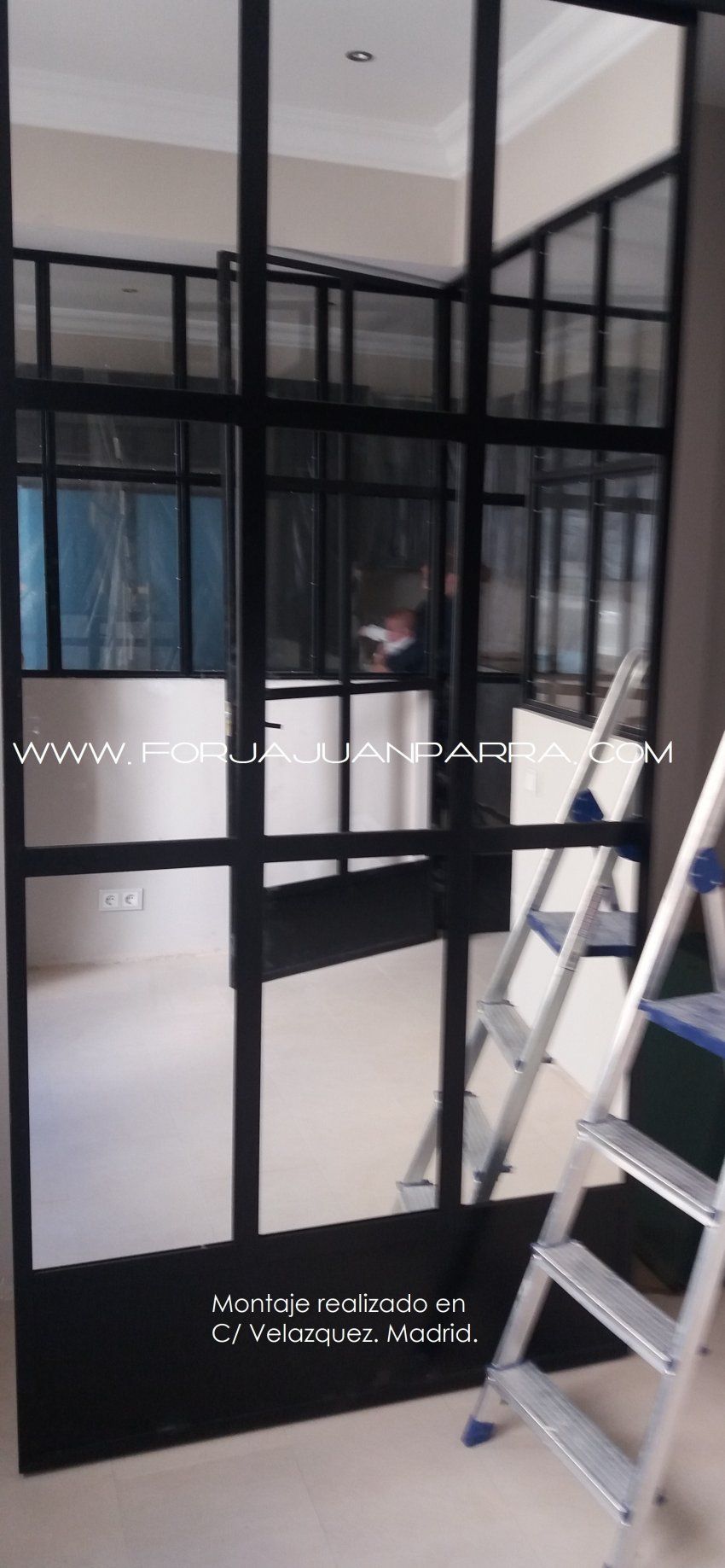 Muros fijos + puertas de entrada.